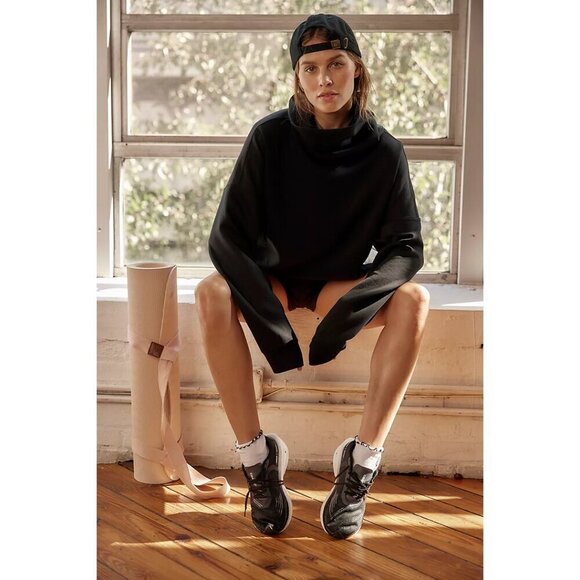 FREE PEOPLE Snuggle Up Sweatshirt in Black Size Small - Picture 3 of 8